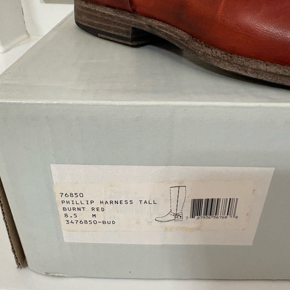 Frye Elegant Red Leather Heeled Boots - Picture 5 of 6